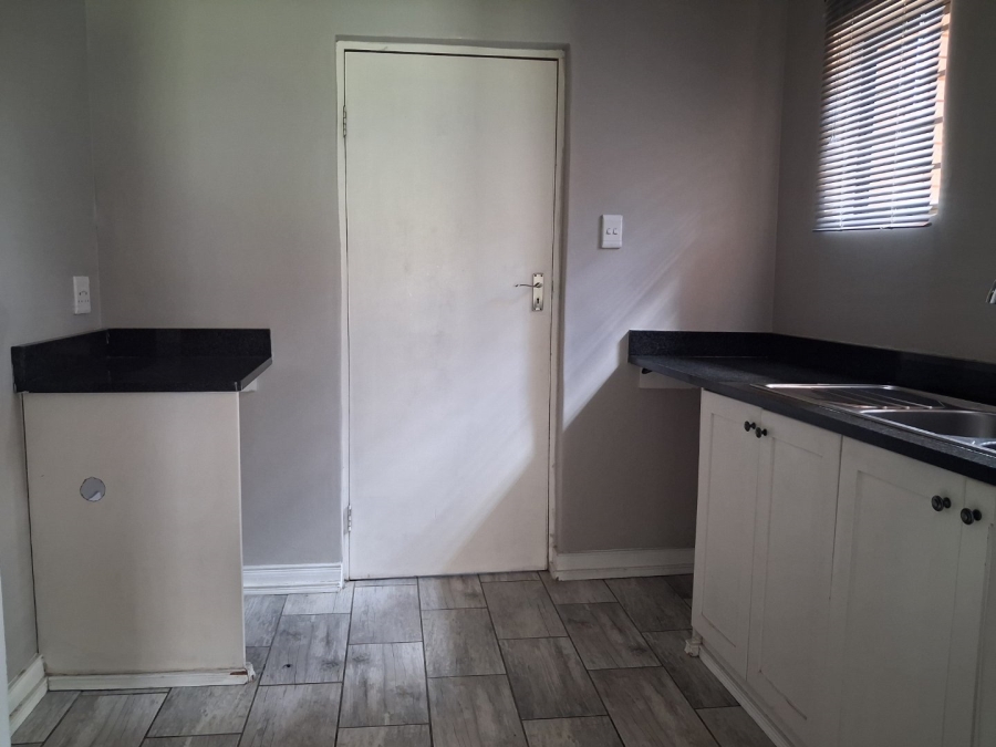 To Let 3 Bedroom Property for Rent in Hillside Free State